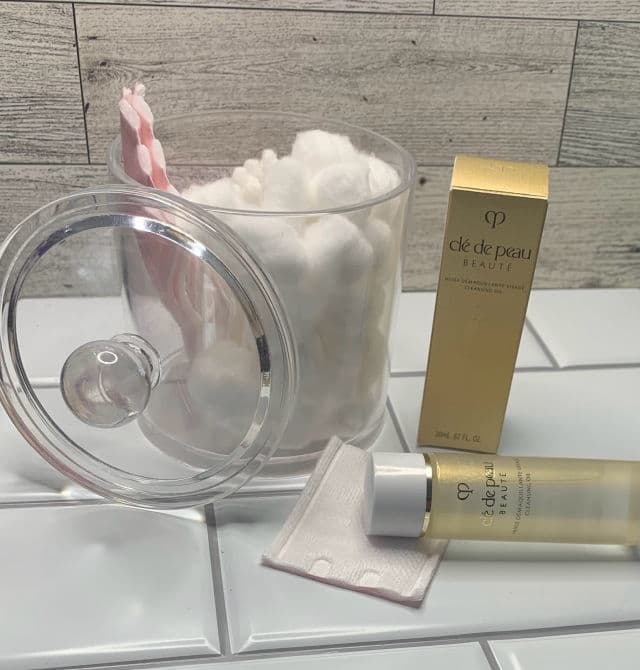 Clé de Peau Beauté Cleansing Cream Oil review photo by manonv