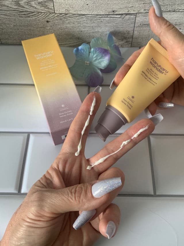 HaruHaru WONDER Black Rice Moisture Airyfit Sunscreen SPF50+/PA++++ review photo by manonv