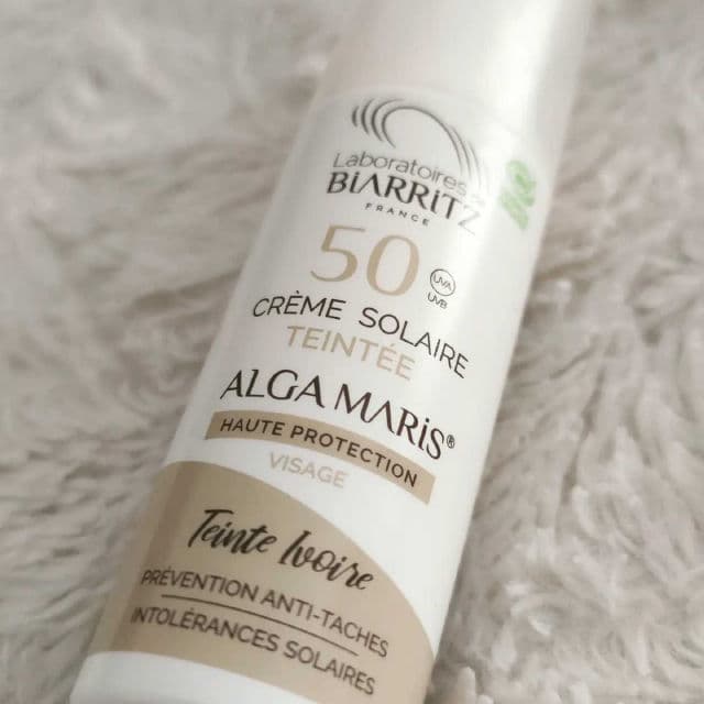 Laboratoires de Biarritz Certified Organic Tinted Face Sunscreen SPF50 review photo by KristinK