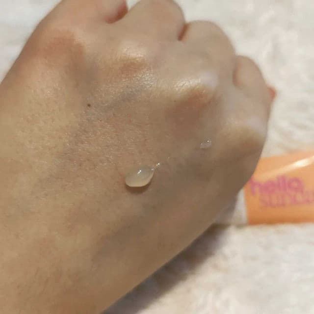 Hello Sunday The One For Your Lips review photo by KristinK