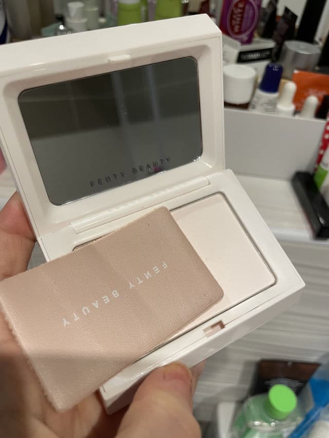 Fenty Beauty Invisimatte Instant Setting + Blotting Powder review photo by Marimara