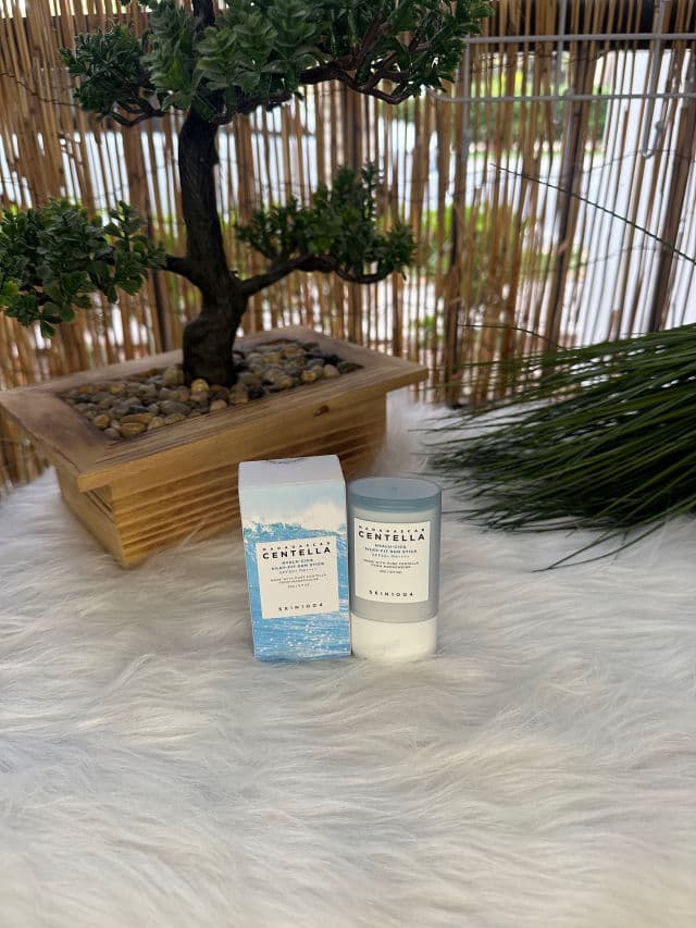 SKIN1004 Madagascar Centella Hyalu-Cica Silky-fit Sun Stick SPF50+ PA++++ review photo by LeeLy1012