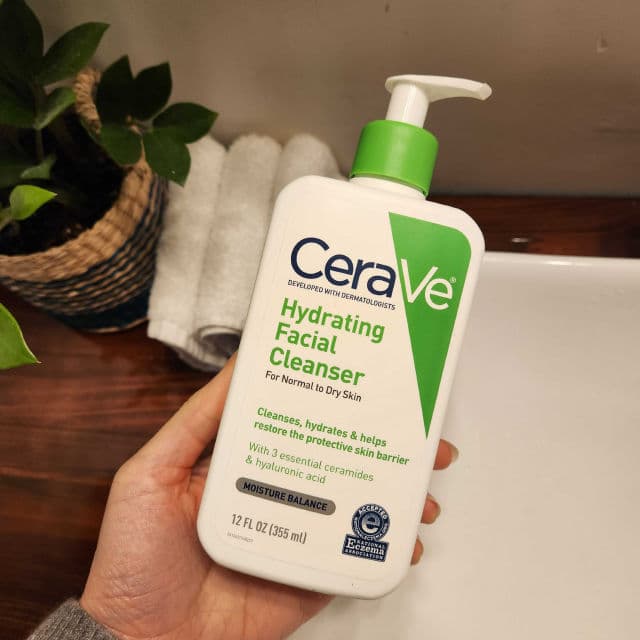 CeraVe Hydrating Facial Cleanser review photo by jennifermakesart