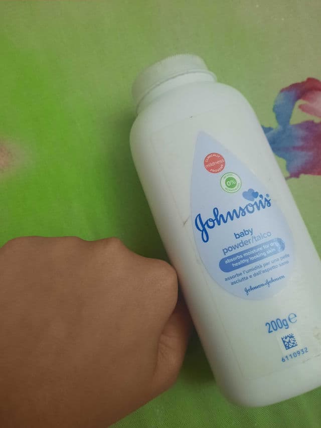 Johnson's Baby Powder review photo by Jellatin