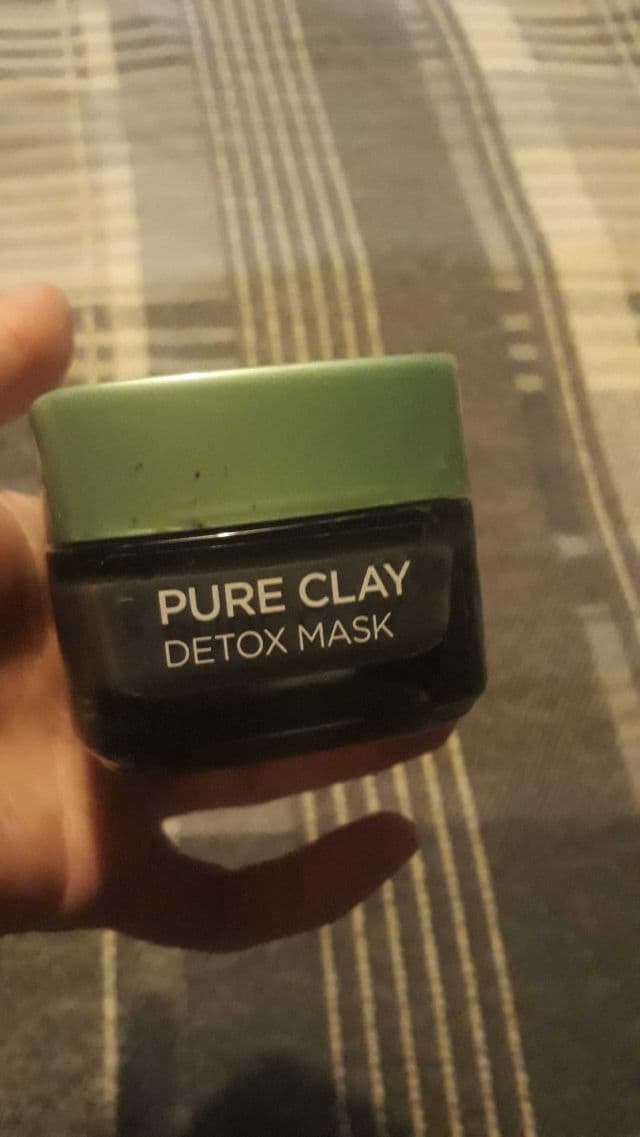 L'Oreal Paris Pure Clay Mask Detoxify Montmorillonite Clay + Japanese Active Charcoal review photo by chrissywool