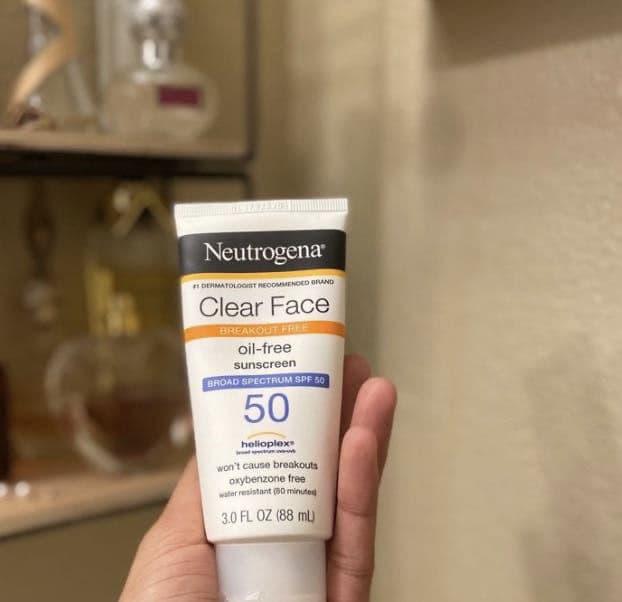 Neutrogena Clear Face Break-Out Free Liquid Lotion Sunscreen Broad Spectrum SPF 50 review photo by AmethystF