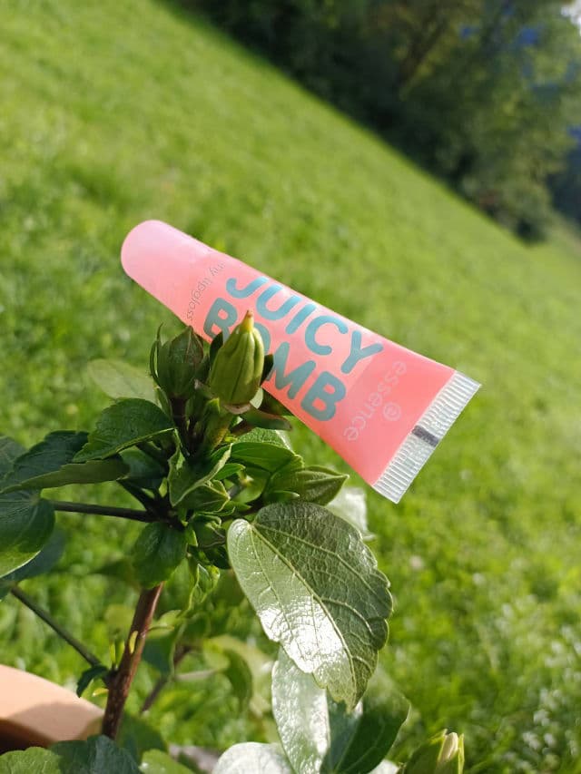 Essence Juicy Bomb Shiny Lipgloss - 02 Lovely Raspberry review photo by beingmyselfE