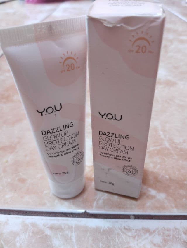 Y.O.U Dazzling Glow Up Protection Day Cream SPF 20 PA+ review photo by pickyazka