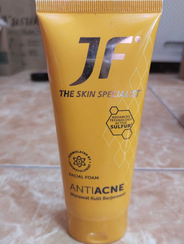 JF the skin specialist AntiAcne Facial Foam review photo by pickyazka