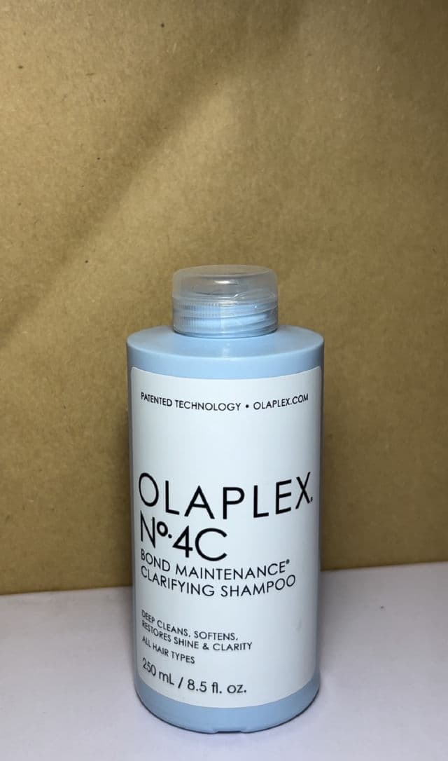 Olaplex No. 4C Bond Maintenance Clarifying Shampoo review photo by DiemThi