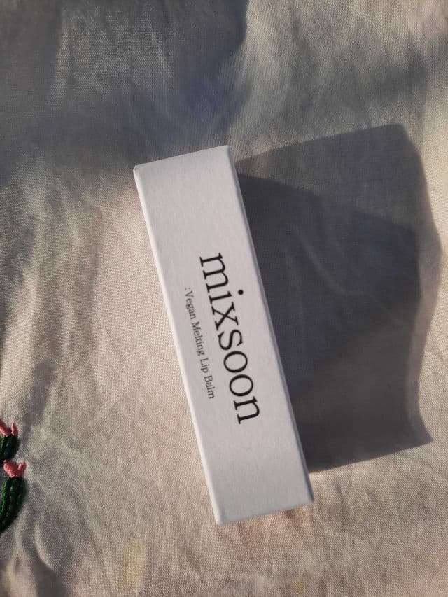 MIXSOON Vegan Melting Lip Balm #02 Dry Rose review photo by DiemThi