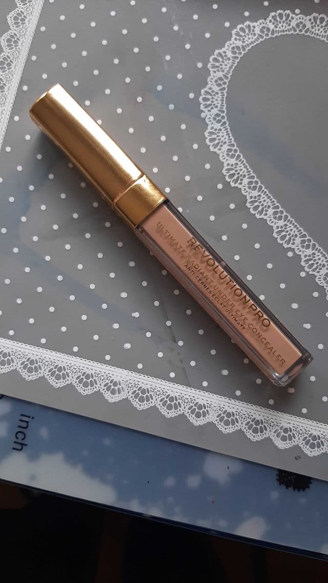 Revolution Beauty Pro Ultimate Radiant Under Eye Concealer review photo by Esther84