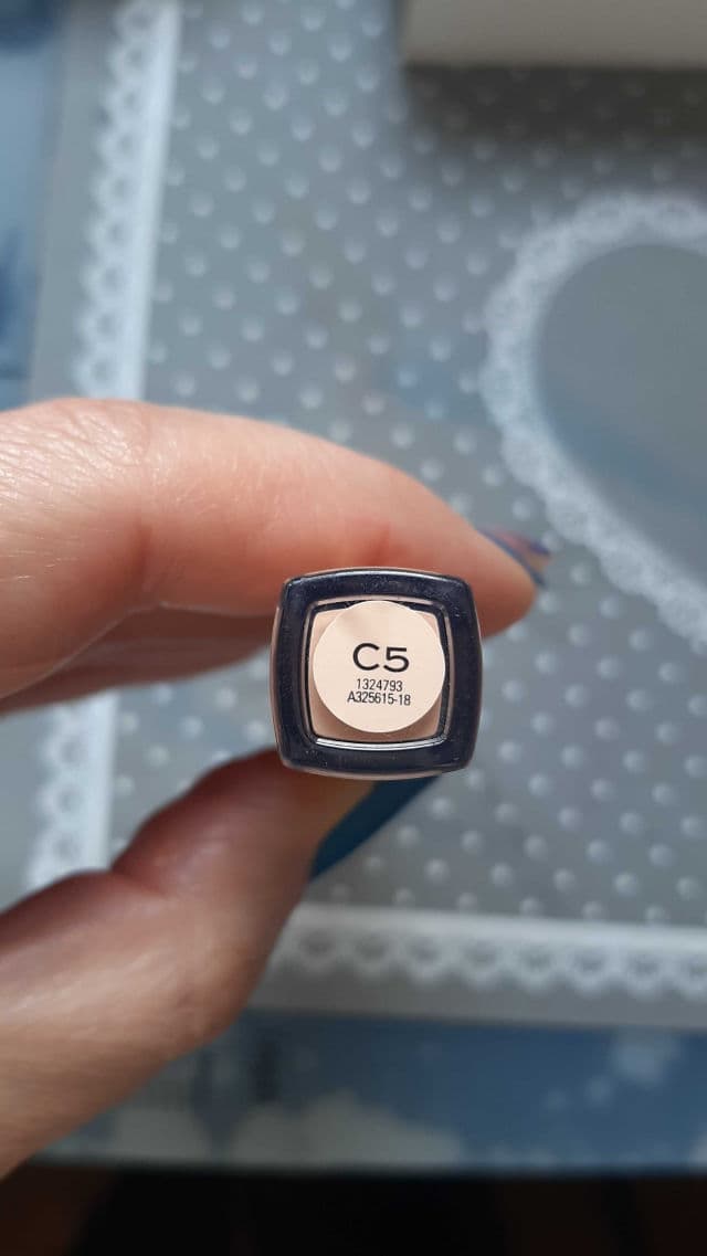 Revolution Beauty Pro Ultimate Radiant Under Eye Concealer review photo by Esther84