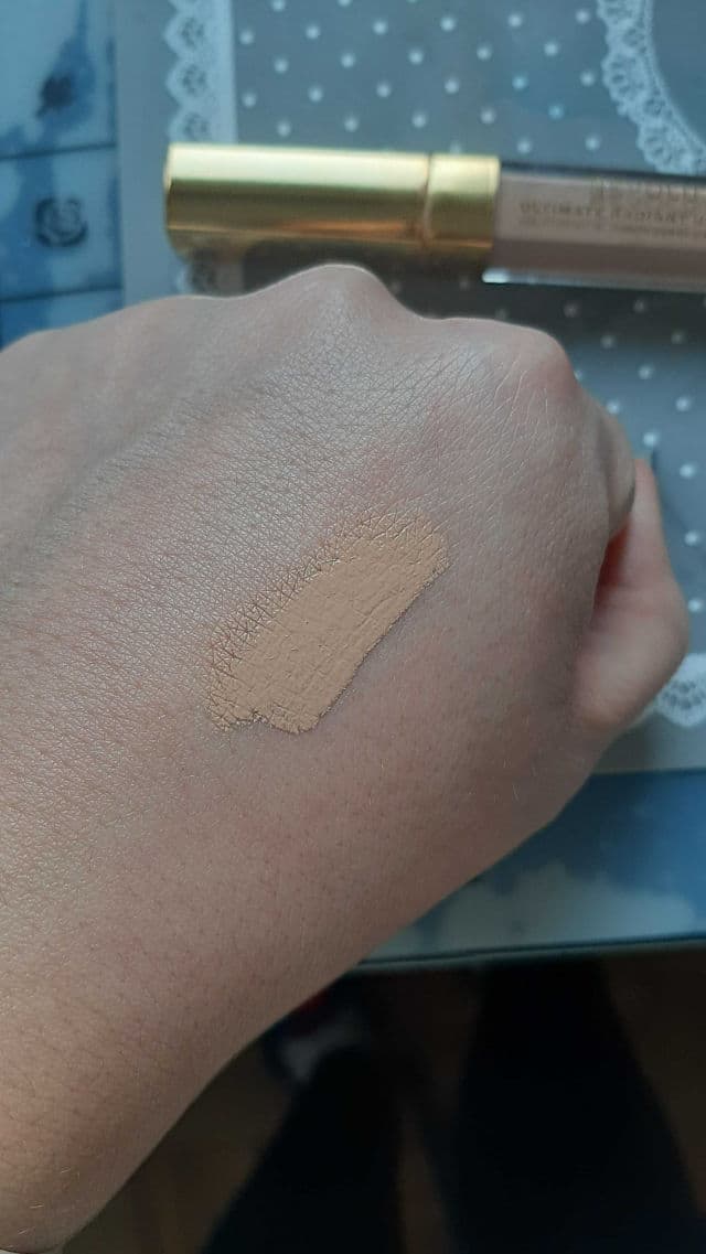 Revolution Beauty Pro Ultimate Radiant Under Eye Concealer review photo by Esther84