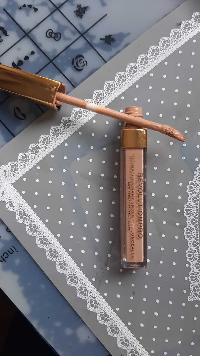 Revolution Beauty Pro Ultimate Radiant Under Eye Concealer review photo by Esther84