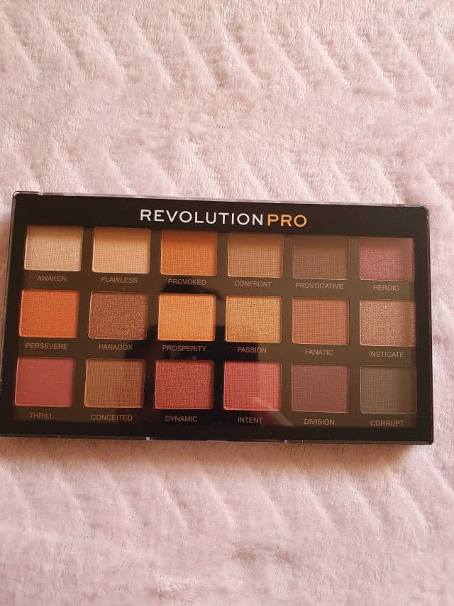 Makeup Revolution Reloaded Palette Iconic Fever review photo by Alinutza