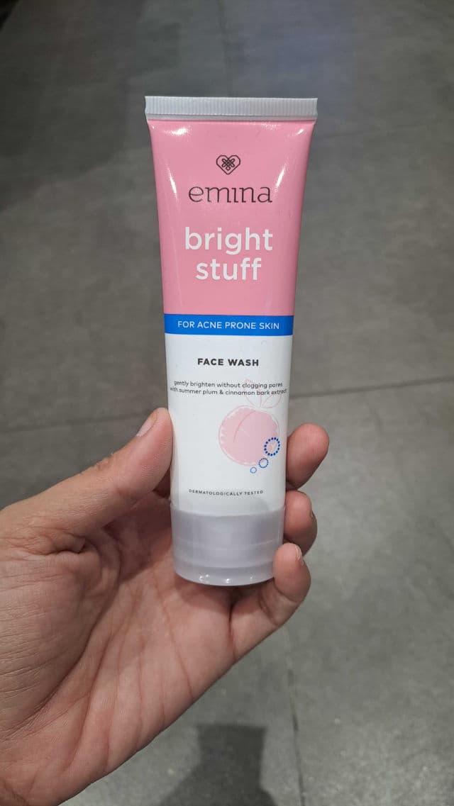 Emina Bright Stuff for Acne Prone Skin Face Wash review photo by cimutmoetiara