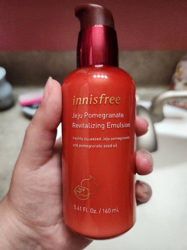 INNISFREE Jeju Pomegranate Revitalizing Emulsion review photo by emmyrochon