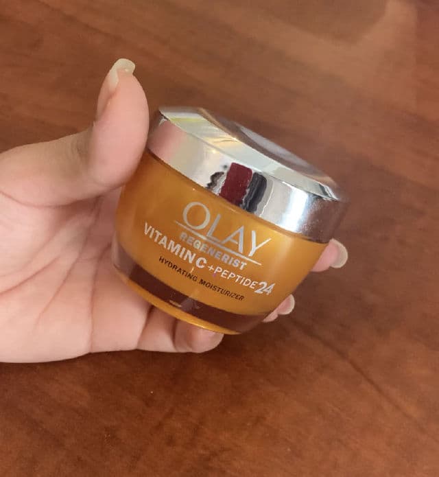 Olay Regenerist Vitamin C + Peptide 24 Face Moisturizer review photo by ValeriaBossio