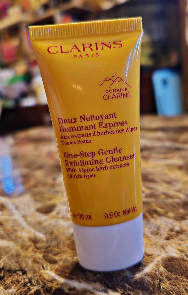 Clarins One-Step Gentle Exfoliating Cleanser with Orange Extract review photo by influencer716mama