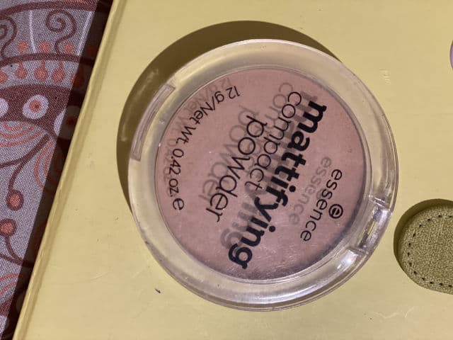 Essence Mattifying Compact Powder review photo by rachymaty