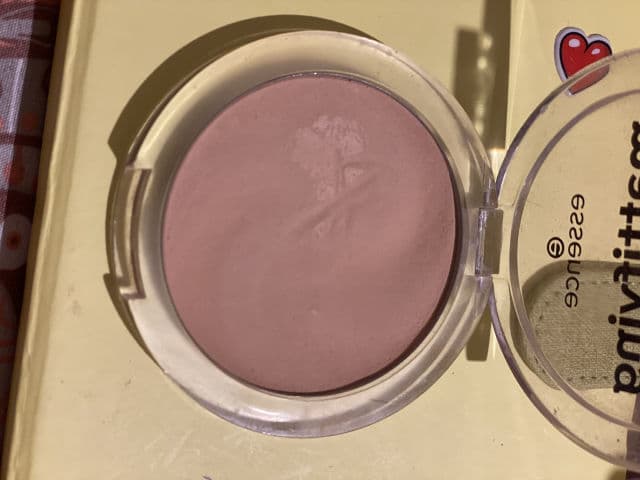 Essence Mattifying Compact Powder review photo by rachymaty