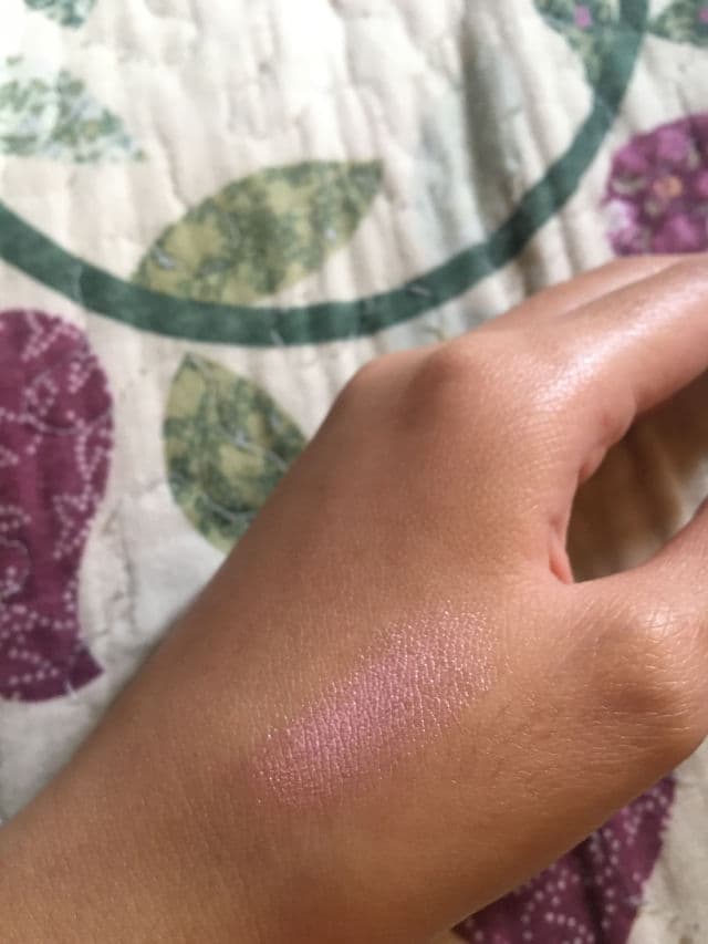 Nivea Pearly Shine Caring Lip Balm Stick review photo by Chorochan