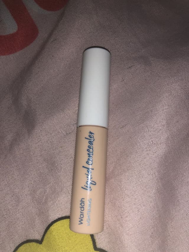 Wardah Lightening Liquid Concealer review photo by ffarisha