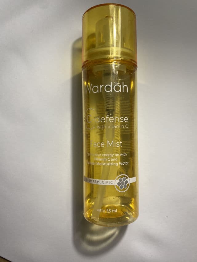 Wardah C-Defence Face Mist review photo by pickyneen