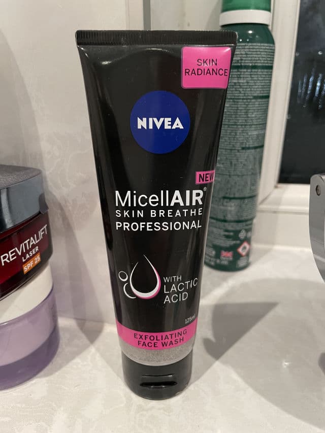 Nivea MicellAIR Pro Exfoliating Face Wash review photo by ejean9
