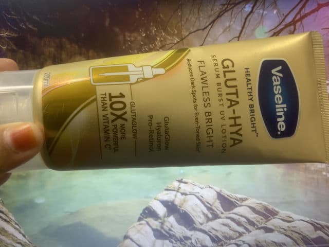 Vaseline Healthy Bright Gluta-Hya Serum Burst UV Lotion - Flawless Glow review photo by aishahsyariff