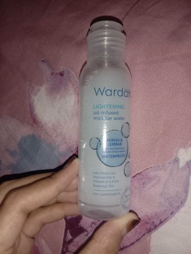 Wardah Lightening Oil-Infused Micellar Water review photo by Yingg28