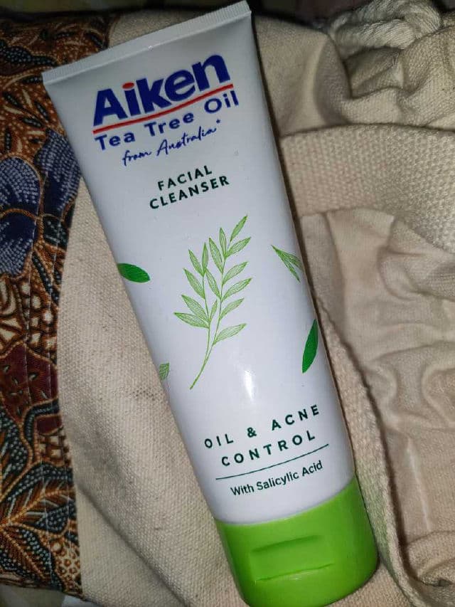 Aiken Tea Tree Oil Spot Away Facial Cleanser review photo by bibichz