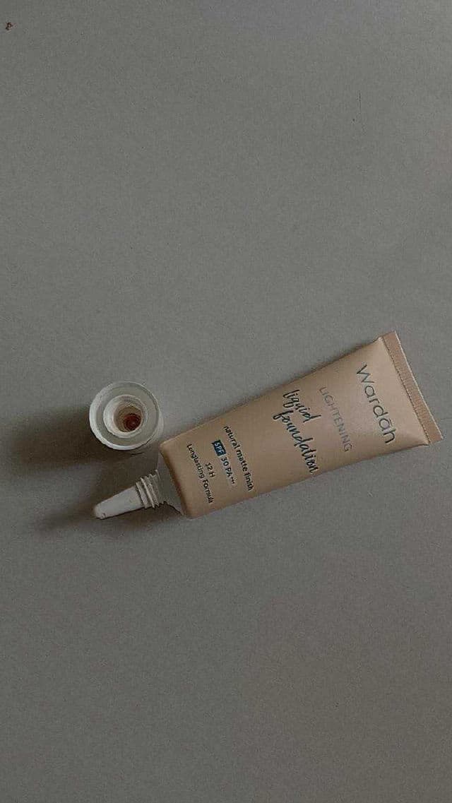 Wardah Lightening Liquid Foundation SPF 30 PA+++ review photo by nanahwang