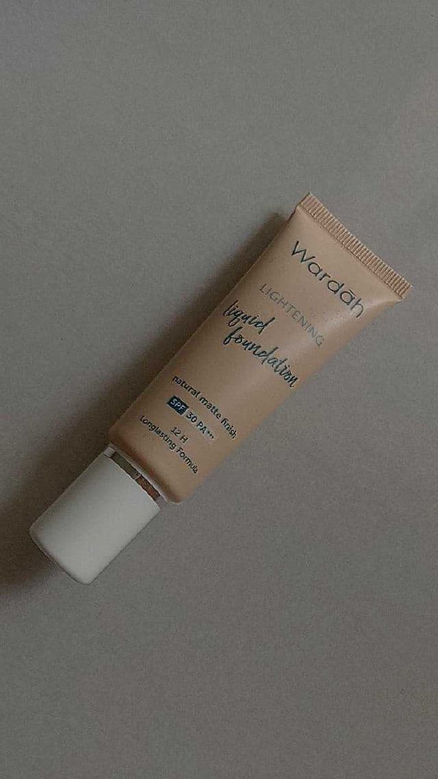 Wardah Lightening Liquid Foundation SPF 30 PA+++ review photo by nanahwang