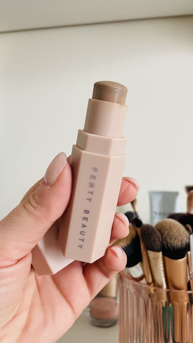 Fenty Beauty Match Stix Contour Skinstick review photo by WakeupandMakeup78