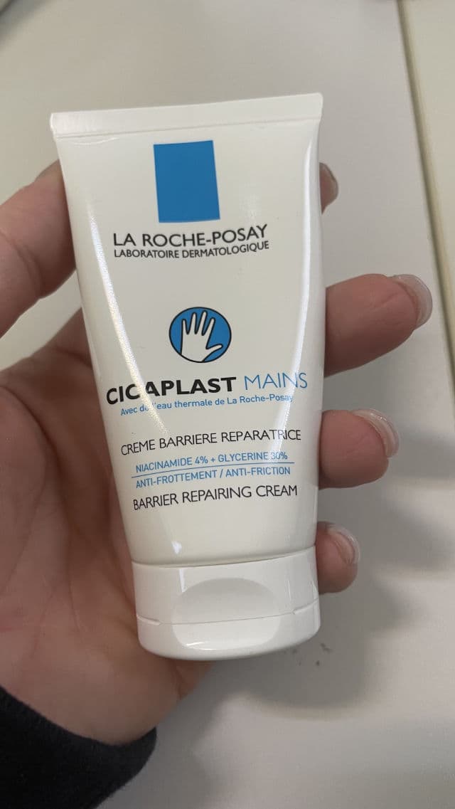 La Roche-Posay Cicaplast Mains Hand Cream review photo by WakeupandMakeup78