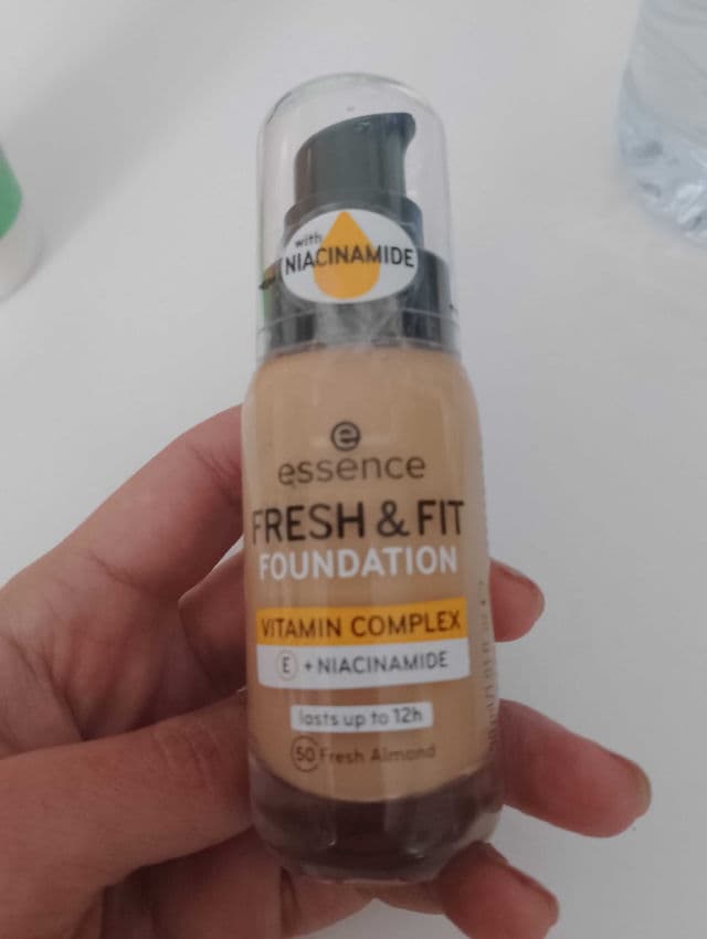 Essence Fresh & Fit Awake Make Up Foundation review photo by rosaadri