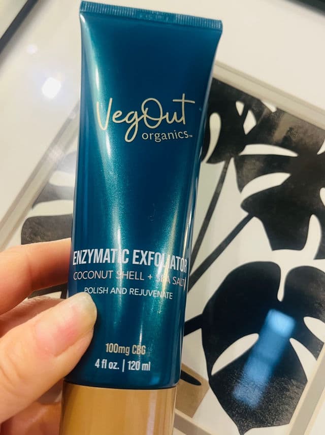 Veg Out Organics Enzymatic Facial Exfoliator review photo by TerriC