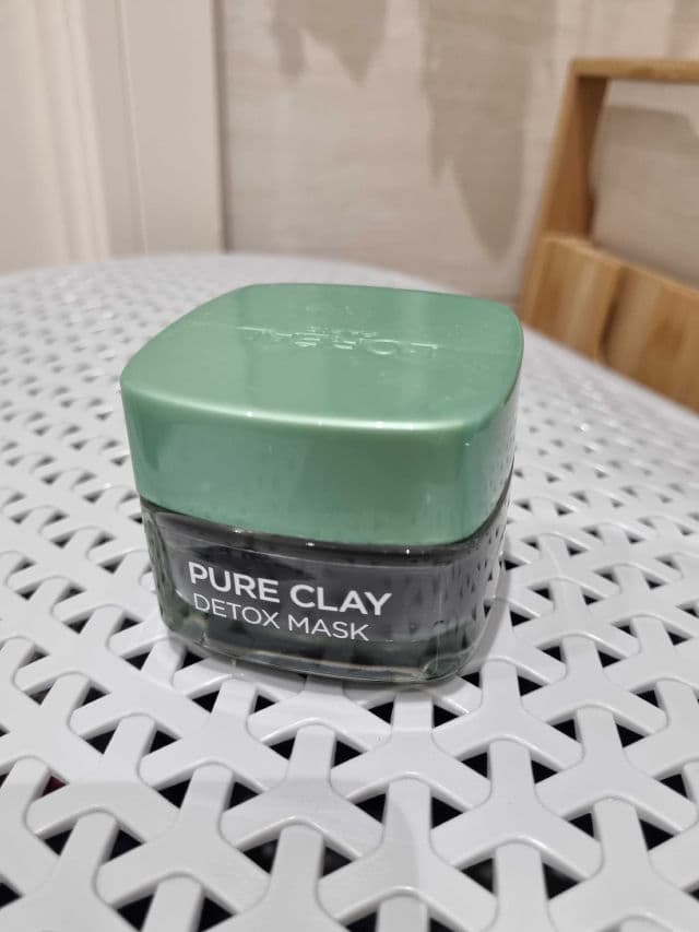 L'Oreal Paris Pure Clay Detoxifying + Brightening Charcoal Mask review photo by asi19962023