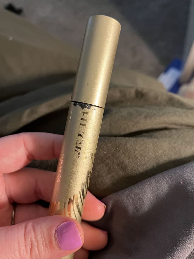 Stila Huge Extreme Lash Mascara review photo by kerynk