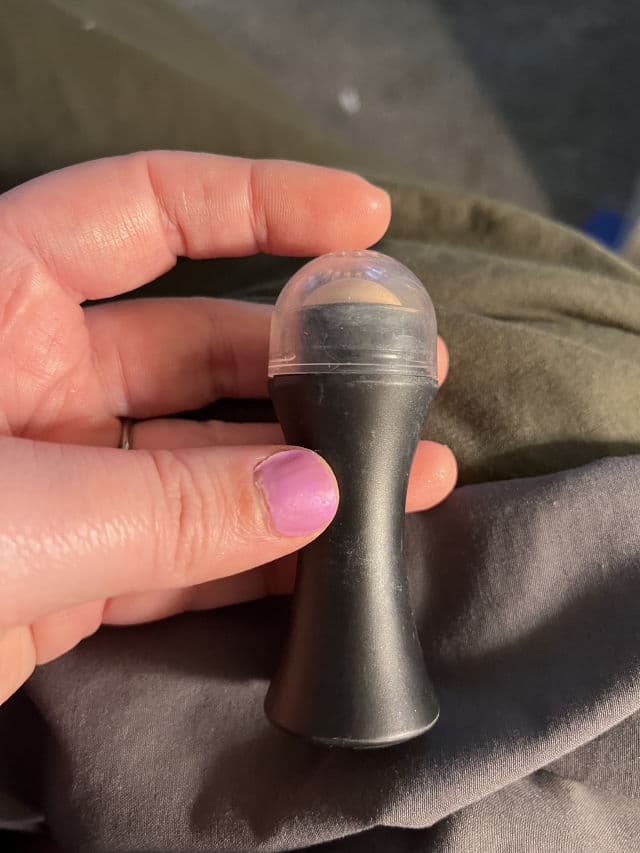 Revlon Oil-Absorbing Volcanic Roller review photo by kerynk