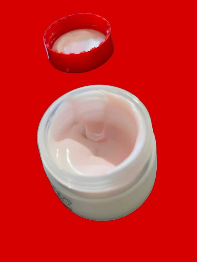 Pond's Age Miracle Youthful Glow Night Cream review photo by BrenVanille