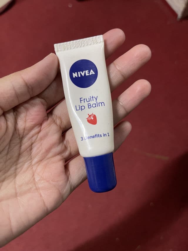Nivea Strawberry Jelly Lip Balm review photo by eisyasya