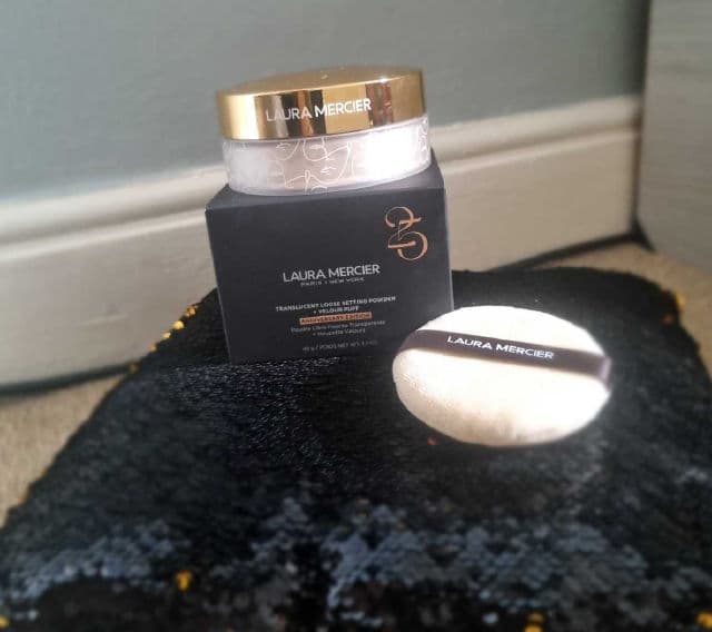 Laura Mercier Translucent Loose Setting Powder - Glow review photo by Minnie40