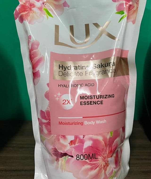 Lux Hydrating Sakura Body Wash review photo by aleeyalee