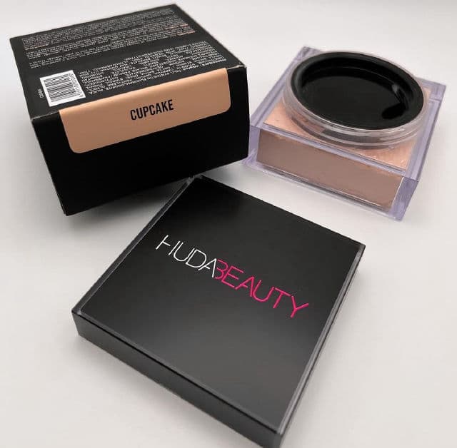 Huda Beauty Easy Bake Loose Powder review photo by Susan101