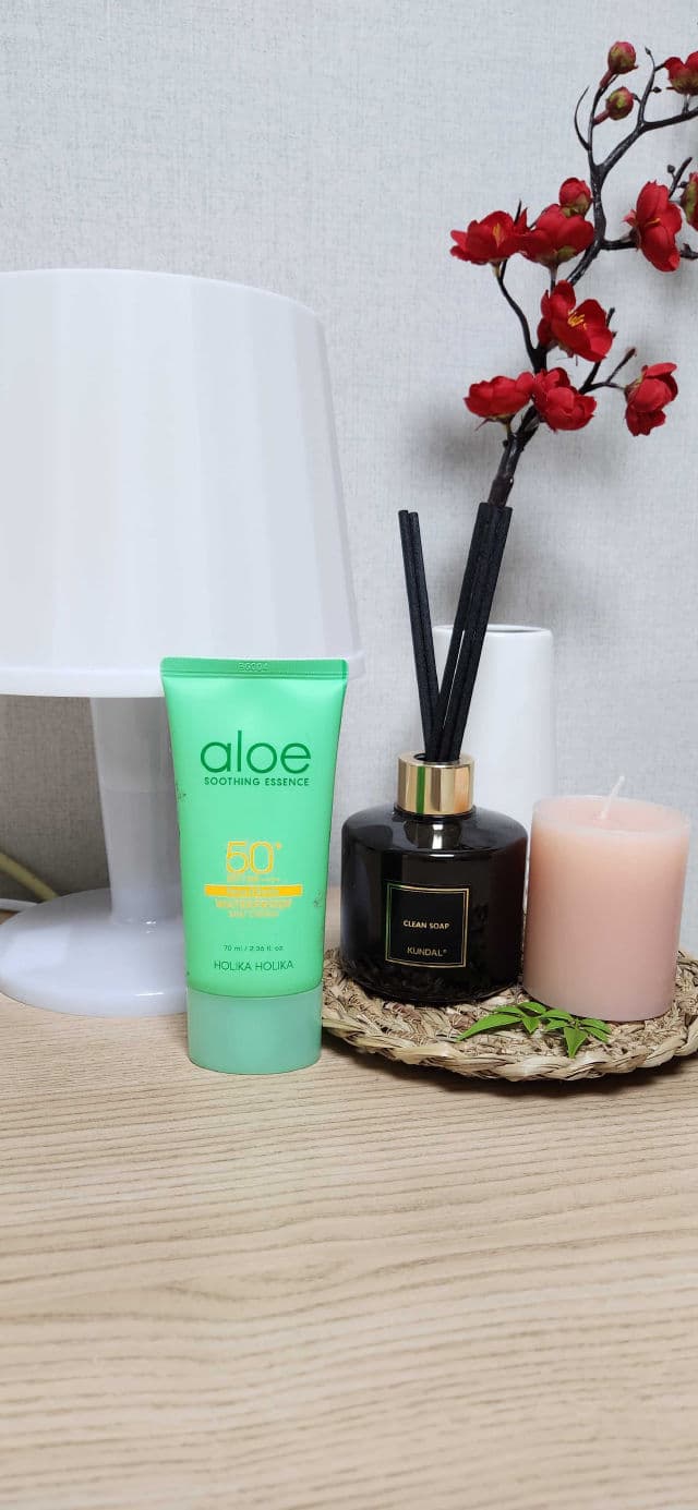 HOLIKA HOLIKA Aloe Soothing Essence Waterproof Sun Cream SPF50+ review photo by lauencorea