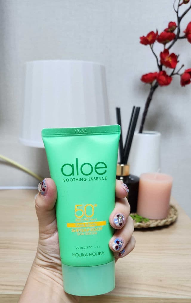 HOLIKA HOLIKA Aloe Soothing Essence Waterproof Sun Cream SPF50+ review photo by lauencorea