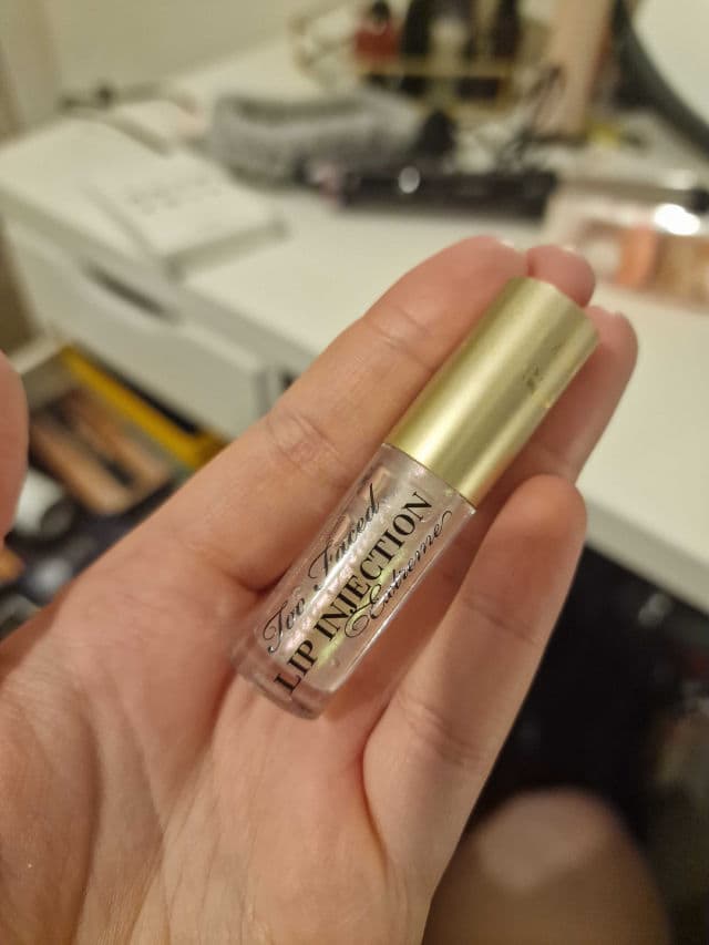 Too Faced Lip Injection Extreme Lip Plumper review photo by luxintenebris